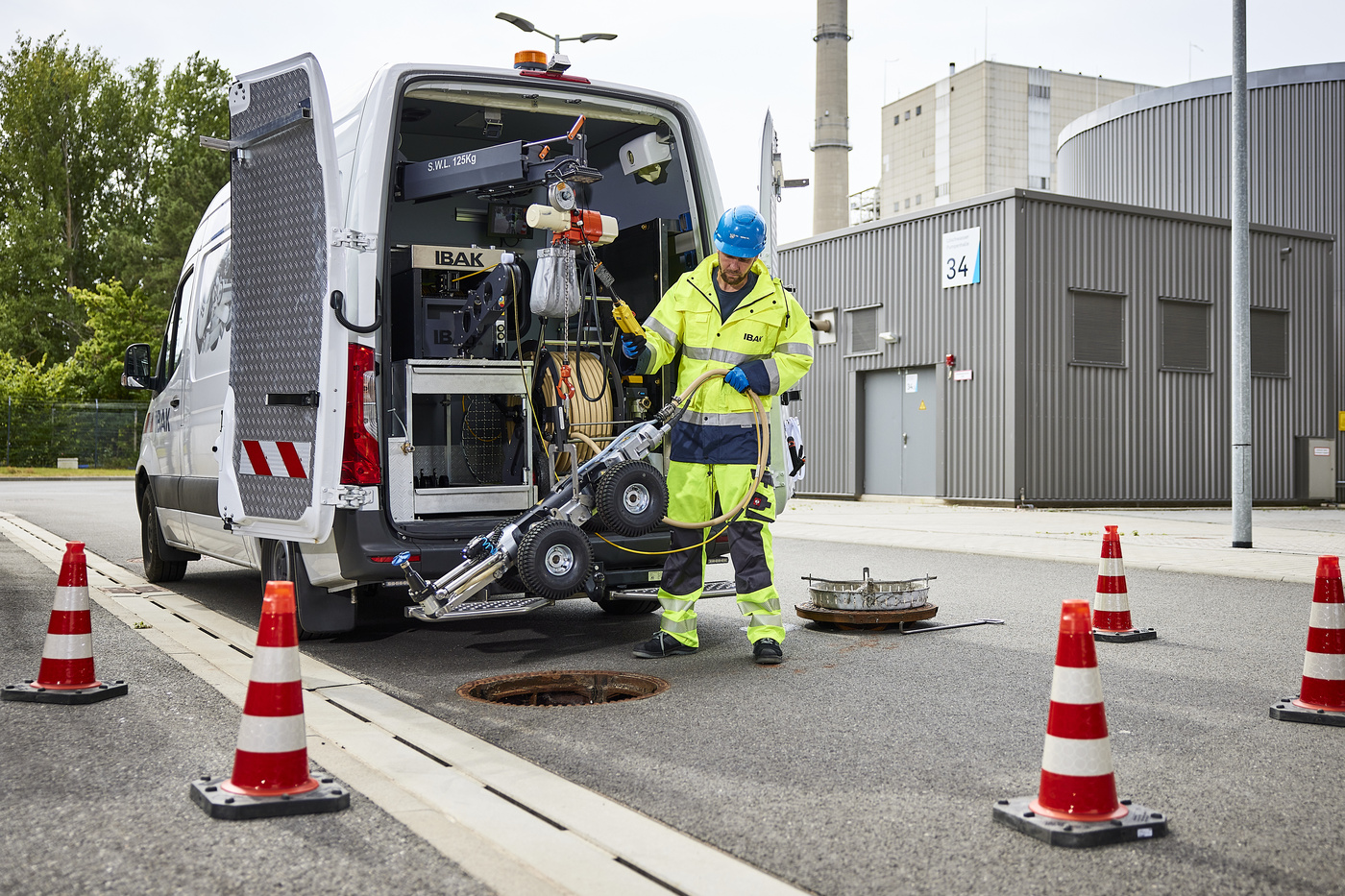 IBAK vehicle system MicroGator Air pneumatic mobile application cutting rehabilitation main sewer