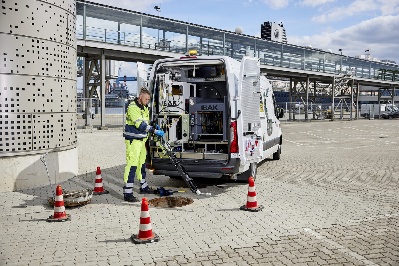 IBAK Fahrzeugsystem Inspektion Hauptkanal Hausanschluss Schacht Spüleinheit Reinigungsleistung Inspektionsdaten Vermessungen