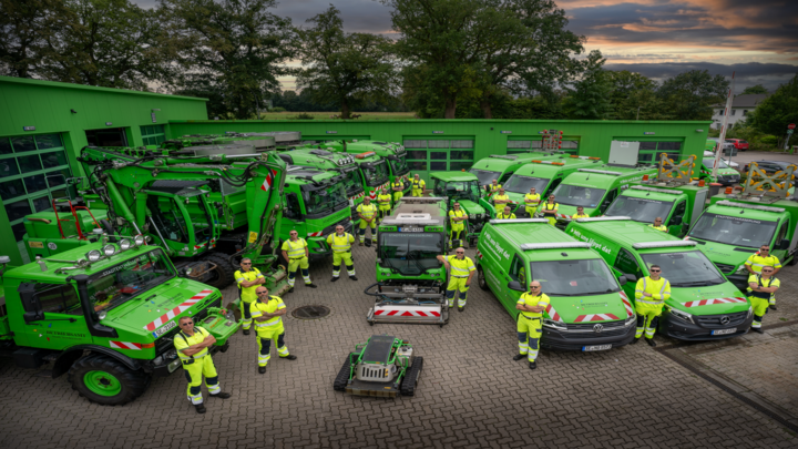 Team und Fuhrpark der Stadtentwässerung Norderstedt