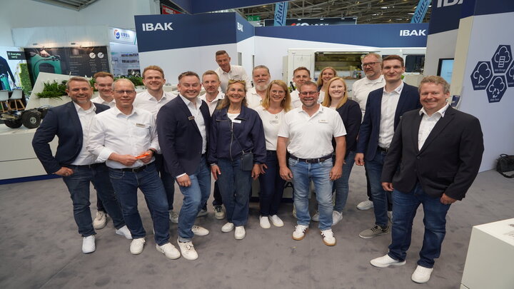 IBAK-Team als Gruppenfoto auf der IFAT 2026